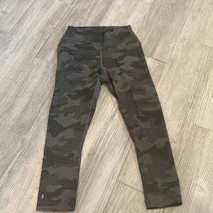 NOBULL 3/4 length workout leggings